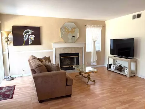 Sacramento, CA 95828,8317 Honeycomb WAY