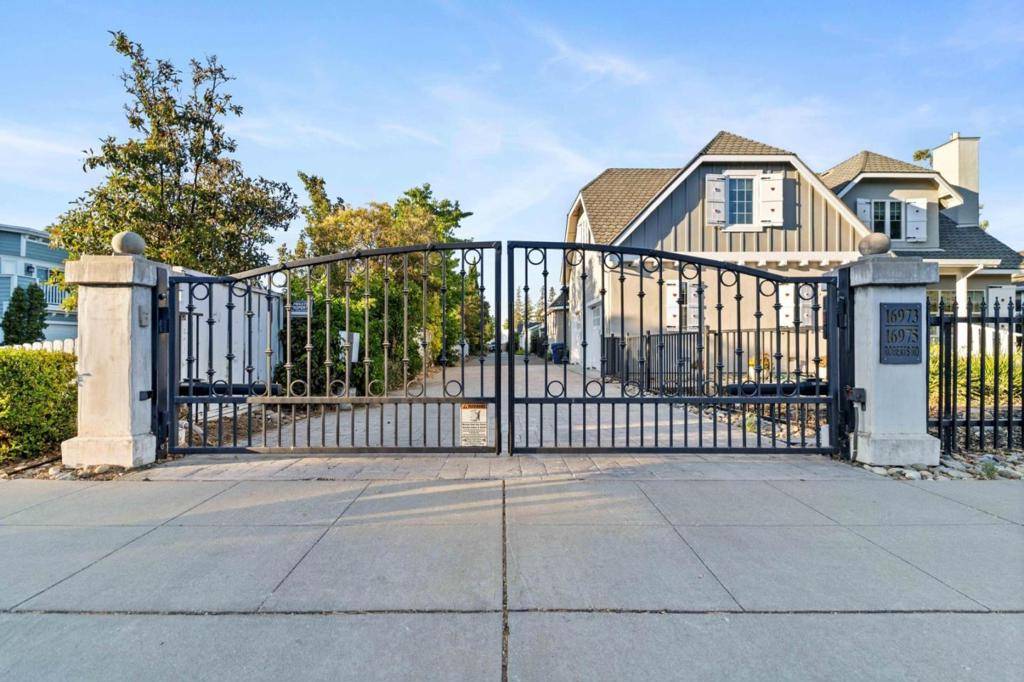 Los Gatos, CA 95032,16973 Roberts RD