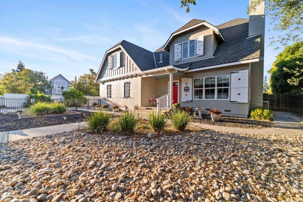 Los Gatos, CA 95032,16973 Roberts RD