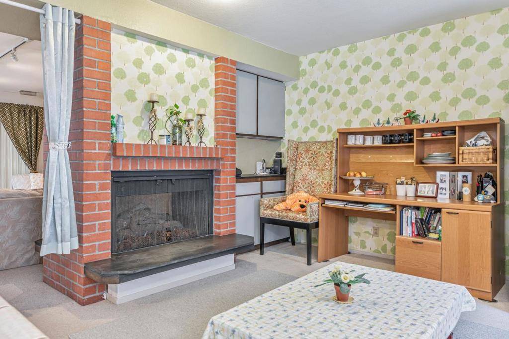Belmont, CA 94002,2411 Carlmont DR #110