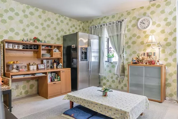 Belmont, CA 94002,2411 Carlmont DR #110