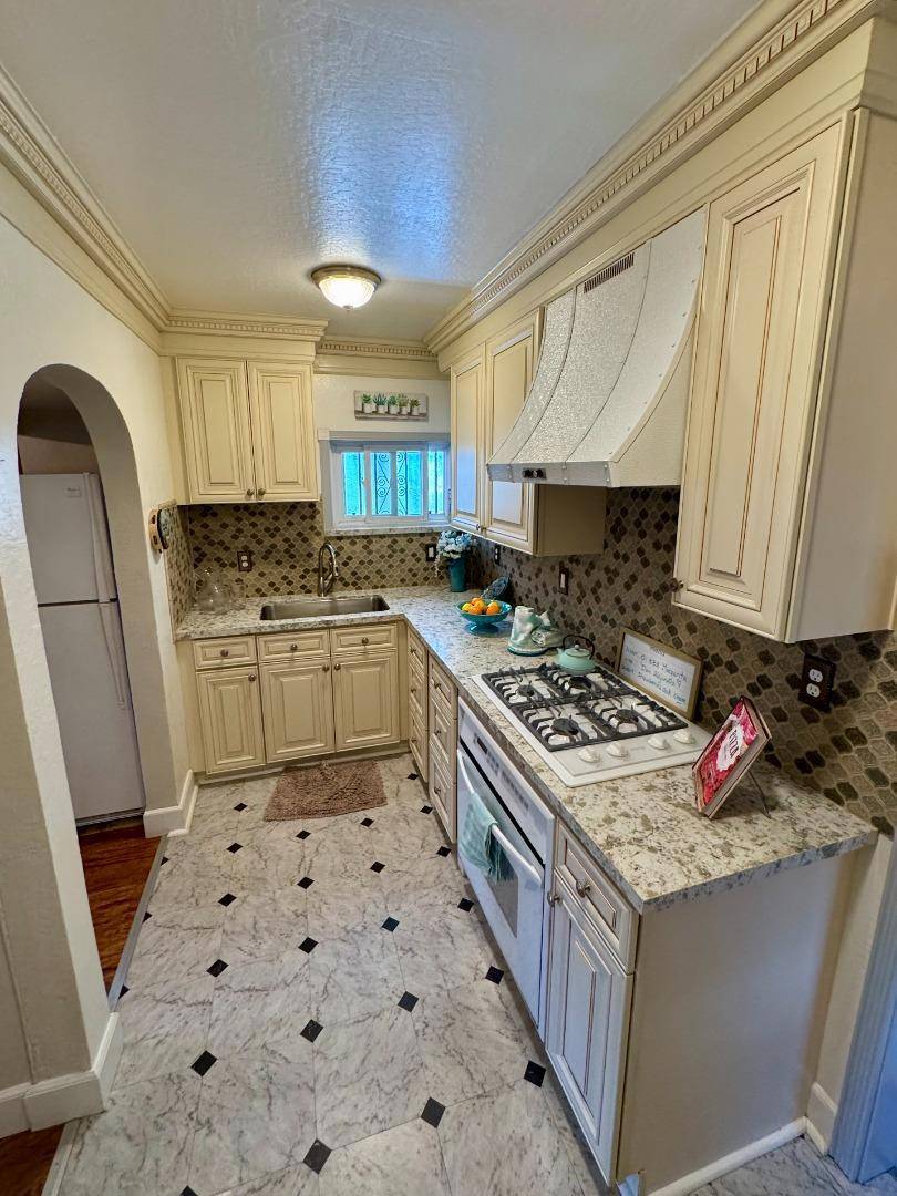 Redwood City, CA 94063,2727 Blenheim AVE