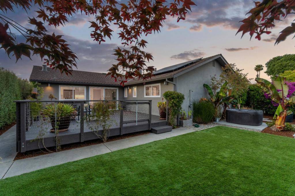 127 Seaborg PL, Santa Cruz, CA 95060