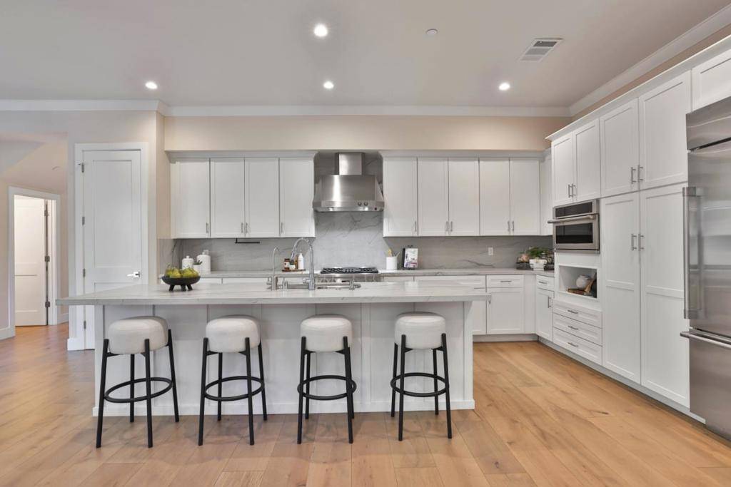 Los Gatos, CA 95032,102 Hildebrand DR