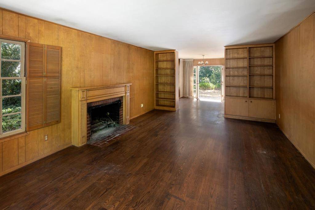 Atherton, CA 94027,2 Bassett LN