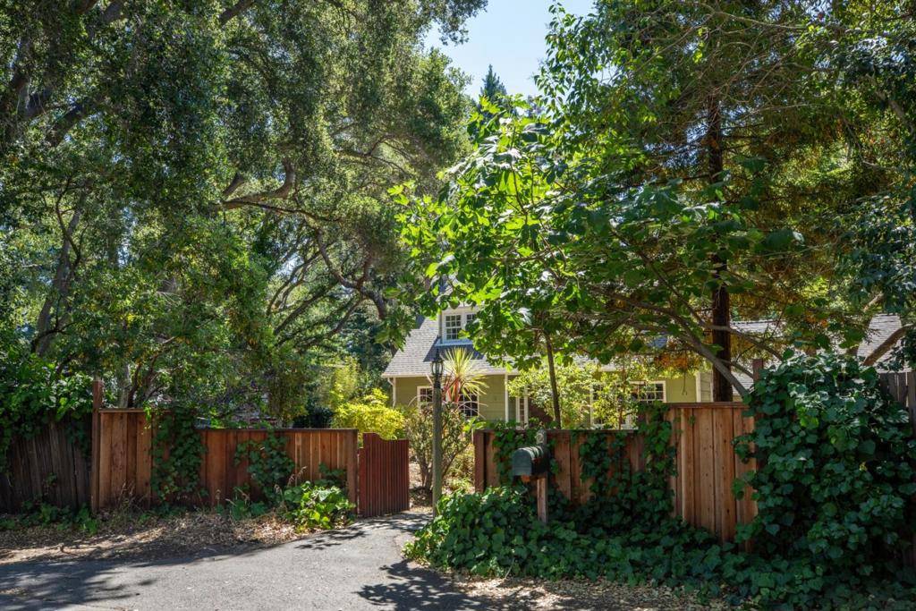 2 Bassett LN, Atherton, CA 94027