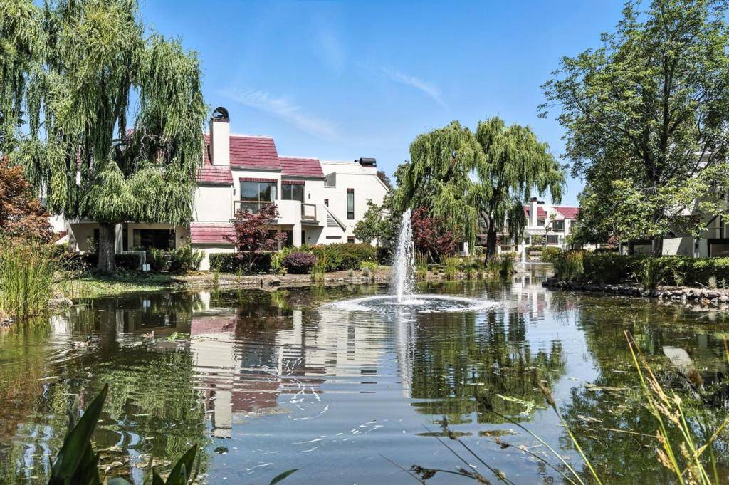 221 Shorebird CIR, CA 94065