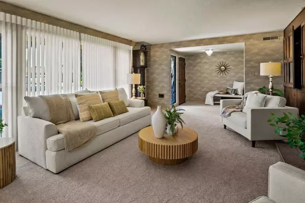 Salinas, CA 93901,30 Santa Ana DR