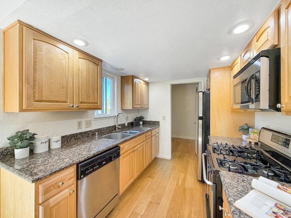 San Jose, CA 95126,1477 De Rose WAY #236