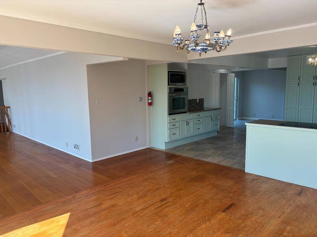 Redwood City, CA 94062,552 Summit DR