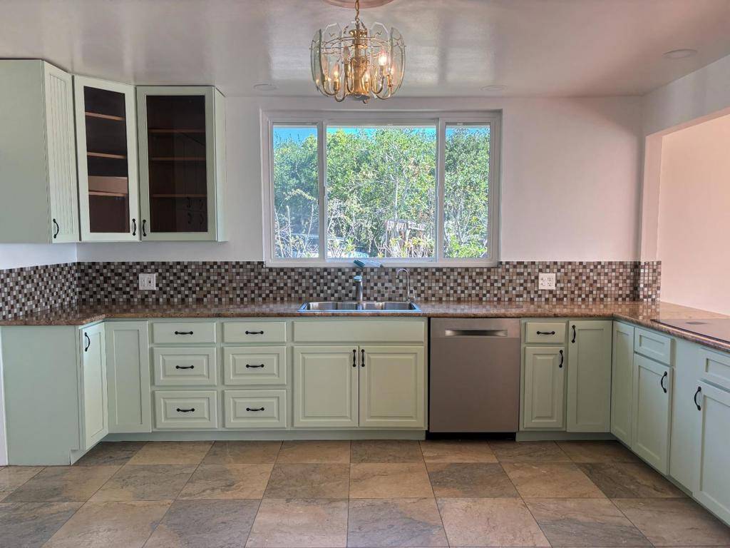 552 Summit DR, Redwood City, CA 94062