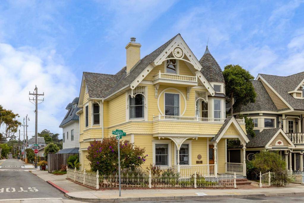 132 Forest AVE, Pacific Grove, CA 93950