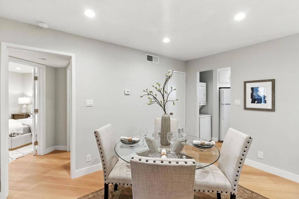 Sunnyvale, CA 94086,999 W Evelyn TER #29