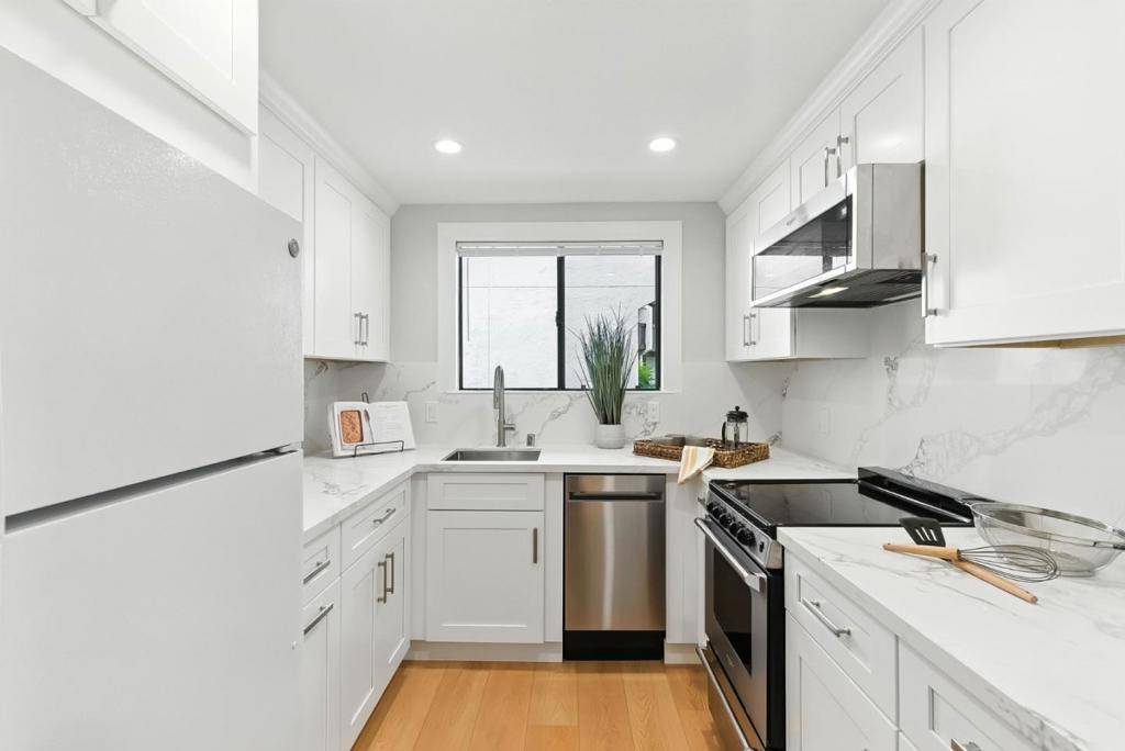 Sunnyvale, CA 94086,999 W Evelyn TER #29
