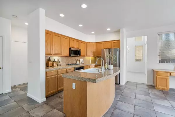 1101 Freedom DR, Hollister, CA 95023