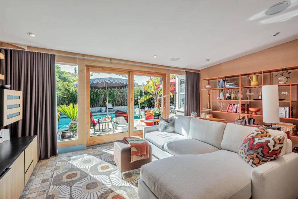 San Carlos, CA 94070,Address not disclosed
