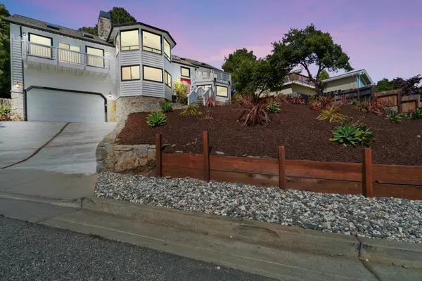 Aptos, CA 95003,607 Saint Andrews DR