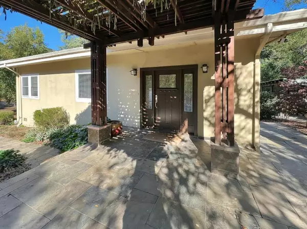 Woodside, CA 94062,225 Lindenbrook RD