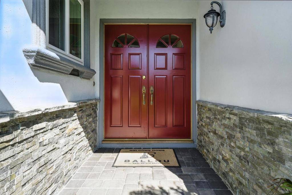 San Jose, CA 95136,4957 New Compton CT