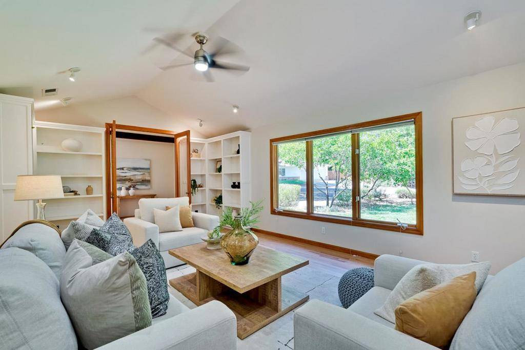 Los Altos, CA 94024,1625 Hazelaar WAY