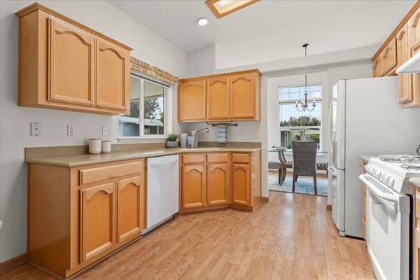 Aptos, CA 95003,16 Primrose ST