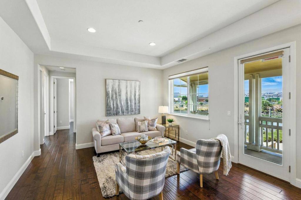 Redwood City, CA 94063,636 Fan Tail WAY #905