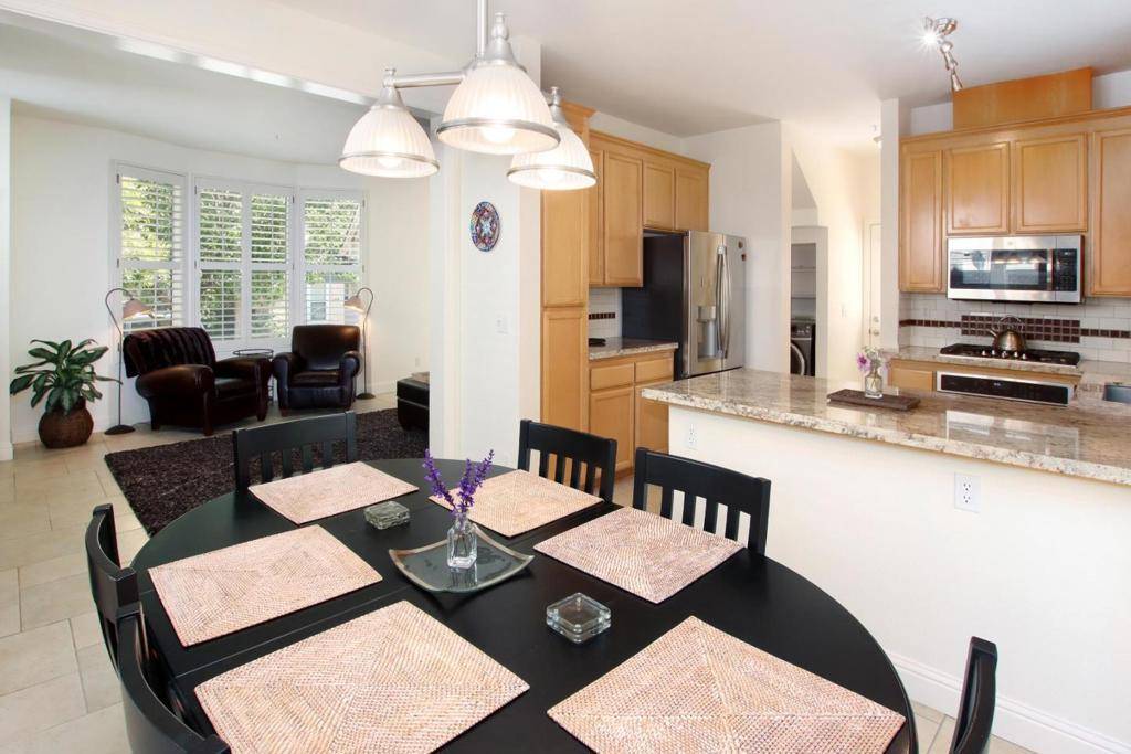 Santa Cruz, CA 95060,128 Robinson LN
