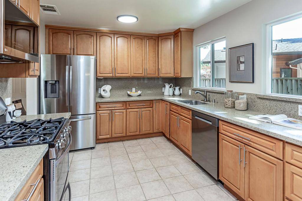 Los Altos, CA 94024,1621 Christina DR