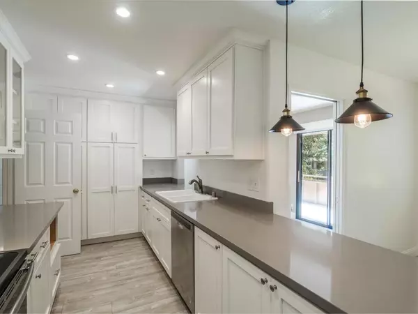Saratoga, CA 95070,20720 4th ST #8