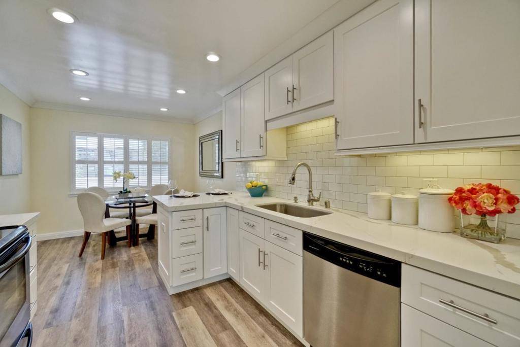 Menlo Park, CA 94025,2317 Sharon RD