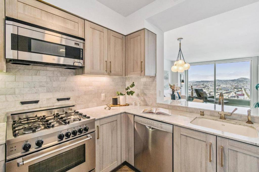 San Francisco, CA 94105,401 Harrison ST #25A