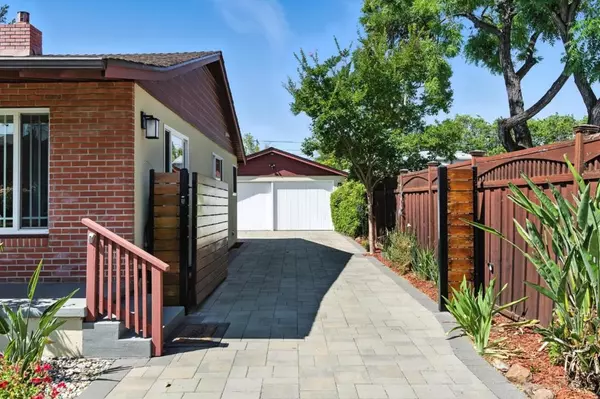 Redwood City, CA 94061,1640 Kentfield AVE