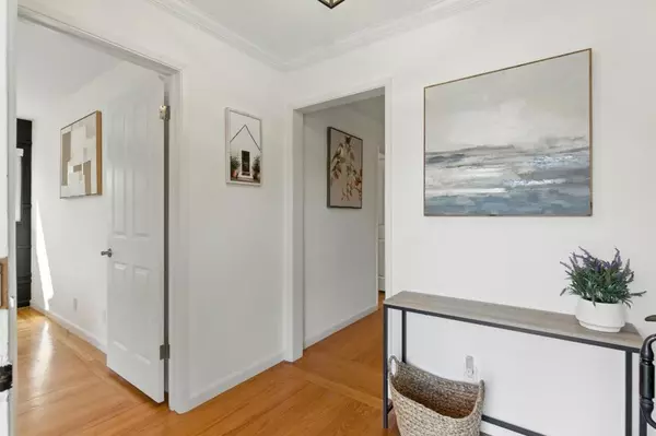 Redwood City, CA 94061,1640 Kentfield AVE