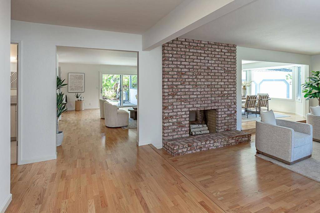 Los Altos, CA 94024,920 Damian WAY
