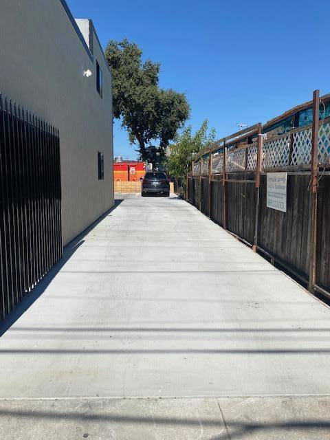 Redwood City, CA 94061,2557 El Camino Real