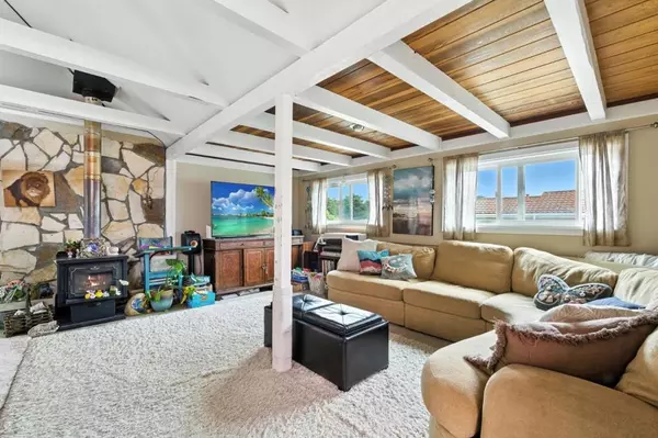 Half Moon Bay, CA 94019,575 Myrtle ST