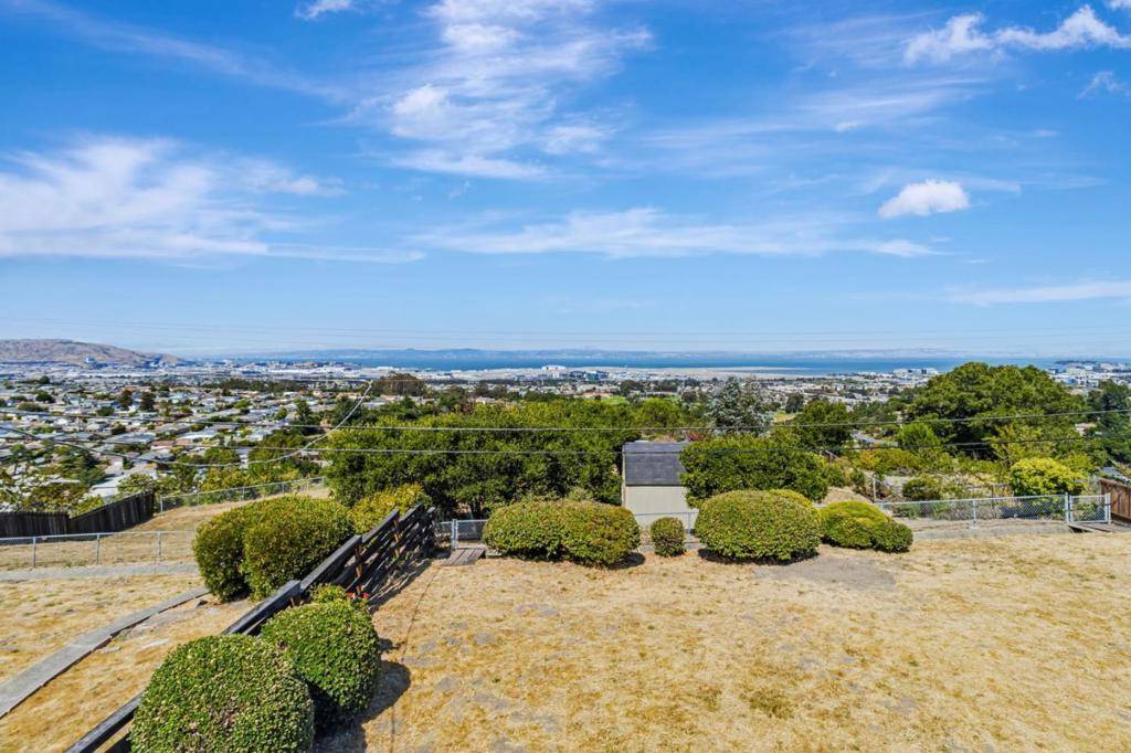 Millbrae, CA 94030,1030 Crestview DR