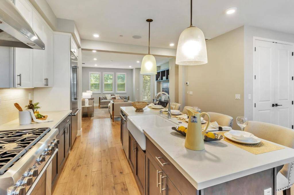 Sunnyvale, CA 94085,929 De Guigne DR #4