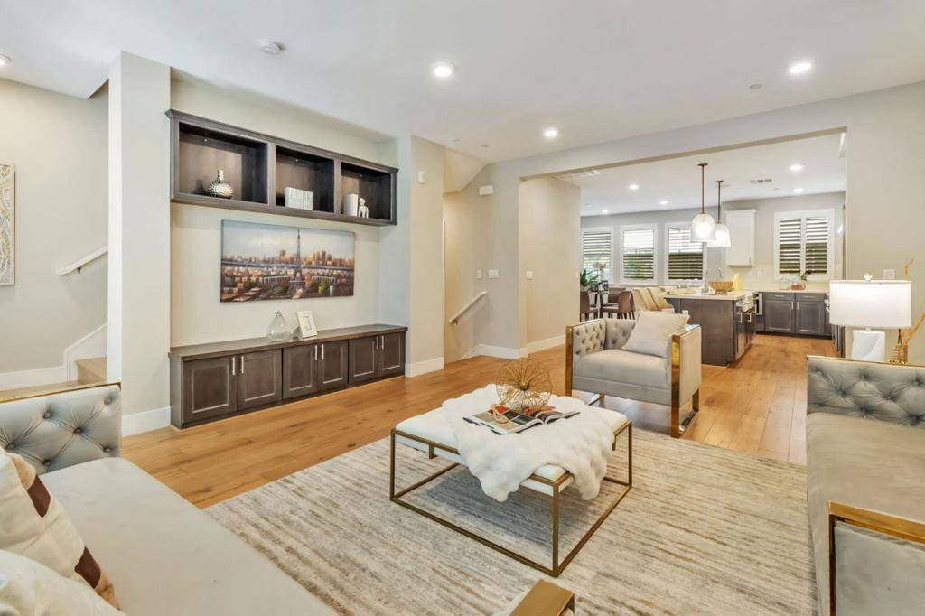 Sunnyvale, CA 94085,929 De Guigne DR #4