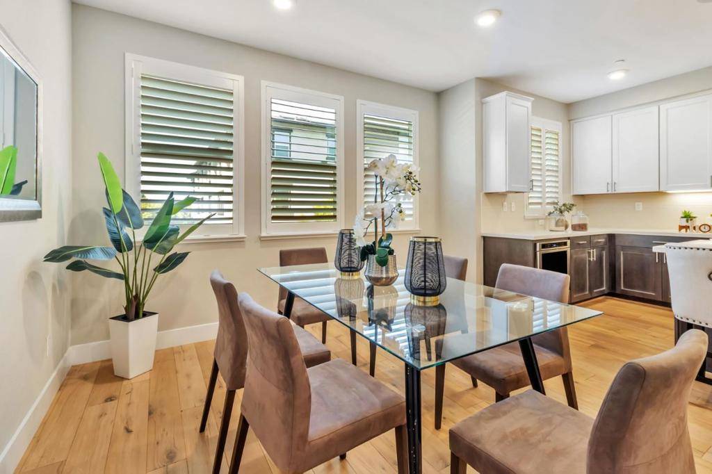 Sunnyvale, CA 94085,929 De Guigne DR #4