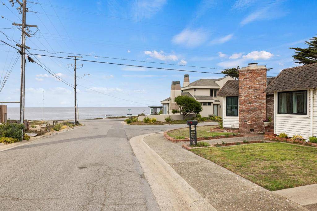Pacific Grove, CA 93950,25 Coral ST