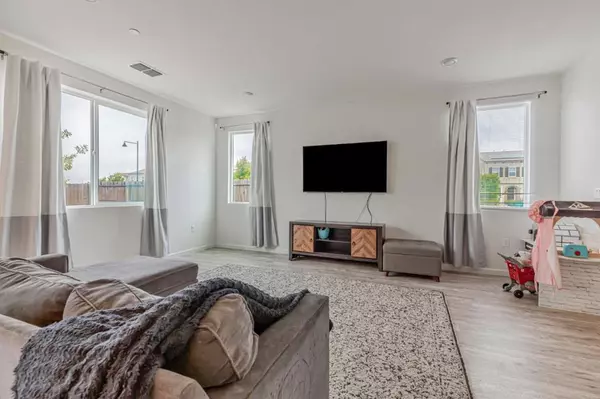 Hollister, CA 95023,500 Duran DR