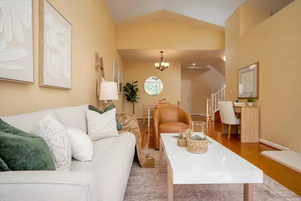 South San Francisco, CA 94080,25 Windcrest LN