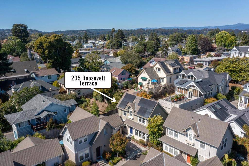 Santa Cruz, CA 95060,205 Roosevelt TER