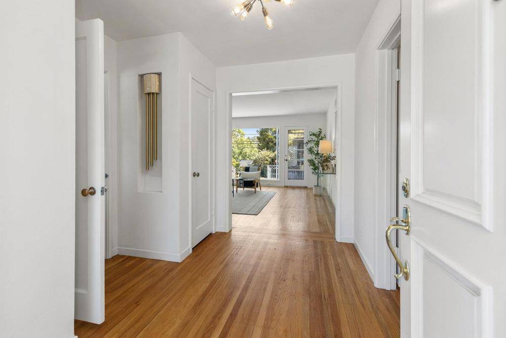 San Mateo, CA 94402,1202 Woodland DR