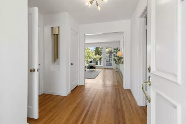 San Mateo, CA 94402,1202 Woodland DR