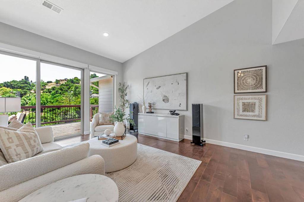 Saratoga, CA 95070,21298 Maria LN