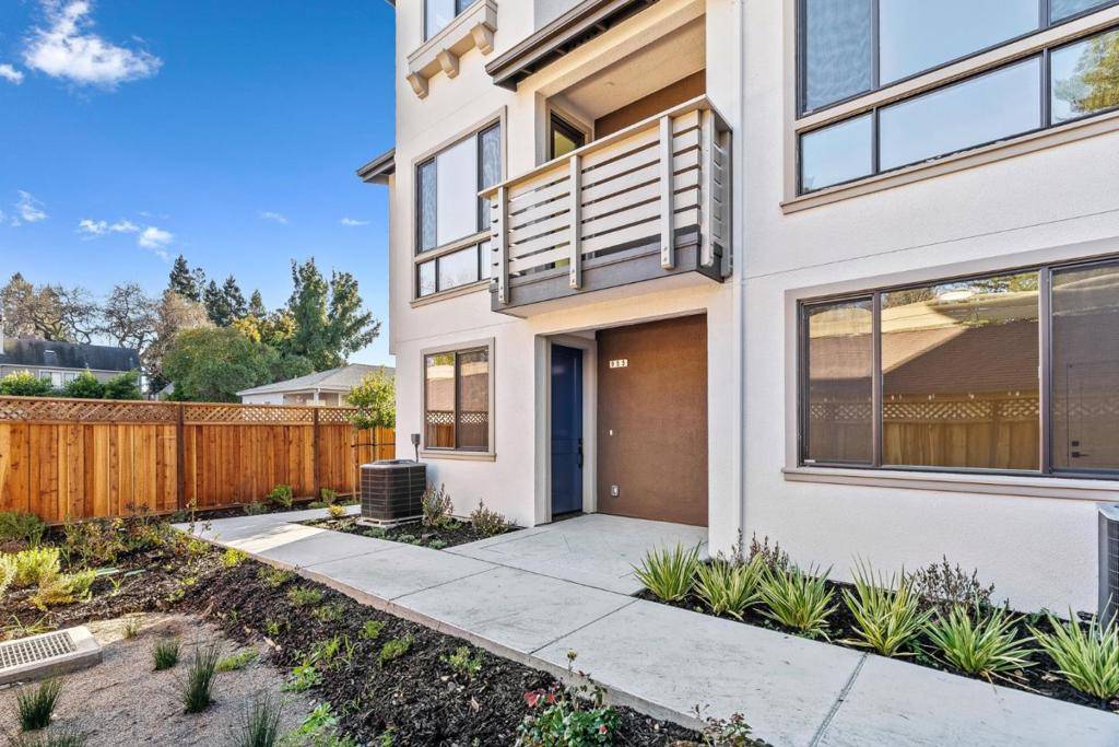 955 Woodside RD, Redwood City, CA 94061
