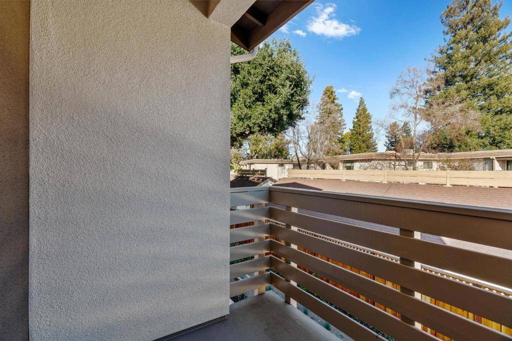 Redwood City, CA 94061,955 Woodside RD