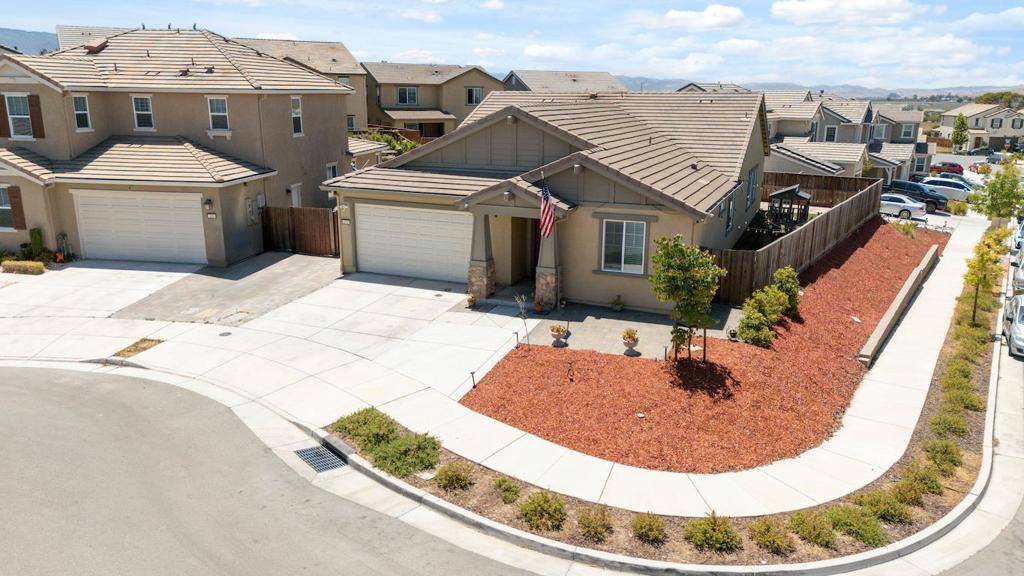 Hollister, CA 95023,410 Thistle CT